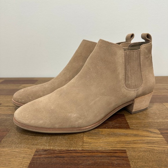 Michael Kors Womens Chelsea Boots 9.5 Tan Suede Leather Ankle Heel Point Toe - Picture 2 of 10